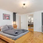 Industrial Westend Apartment *