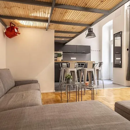 Industrial Westend Apartment *