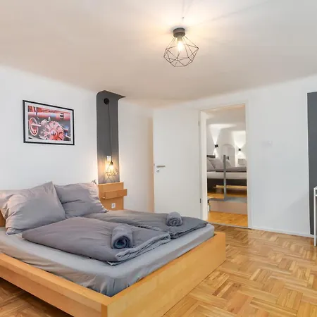 Industrial Westend Apartman *