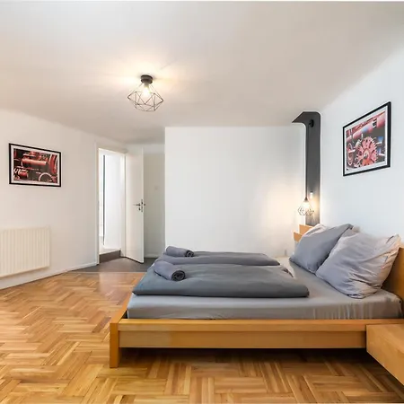 Industrial Westend Apartment *