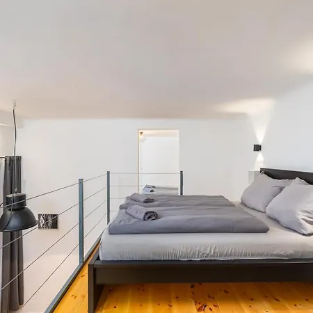 Industrial Westend Apartment