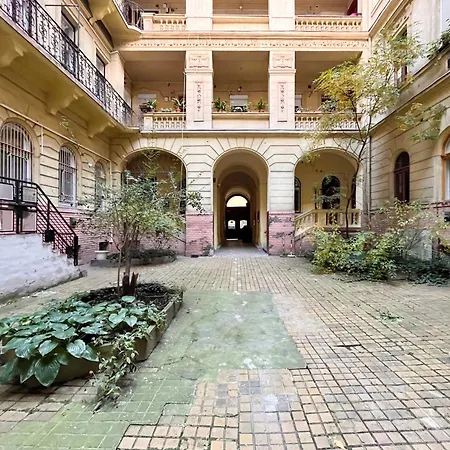 Industrial Westend Apartment