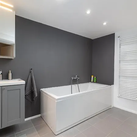 Industrial Westend Apartman *