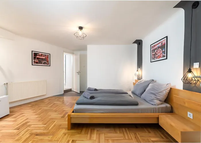 Industrial Westend Apartment *