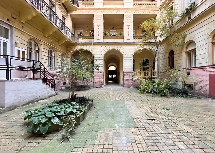 Industrial Westend Apartment